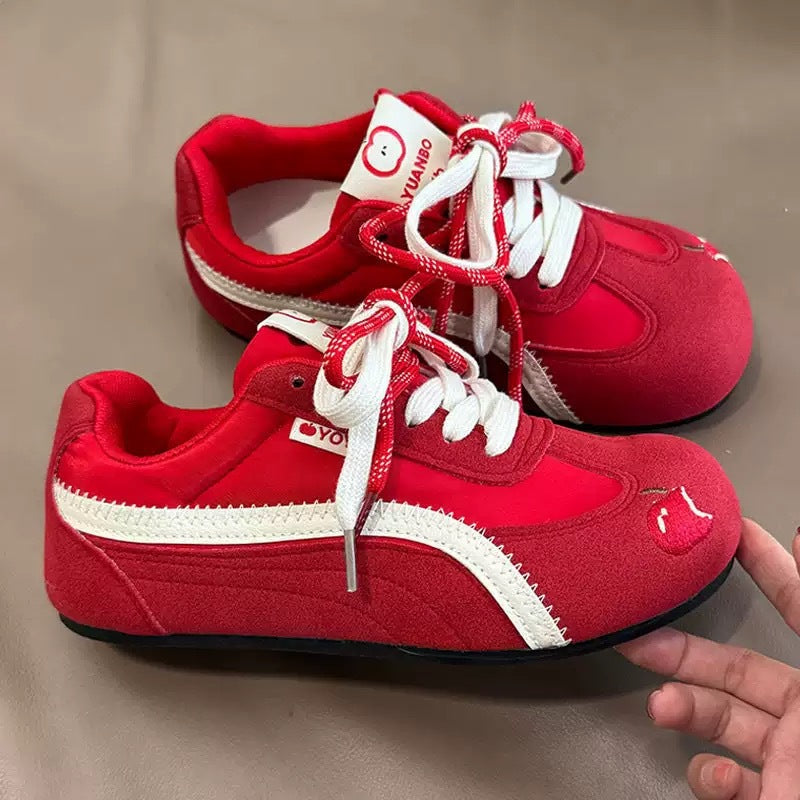 Damen Sportliche Sneakers mit innovativer Schnürung und farbenfrohem Design EB