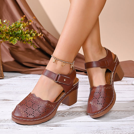 Damen Clogs mit floralen Perforationen und Komfort-Fersenriemen EB