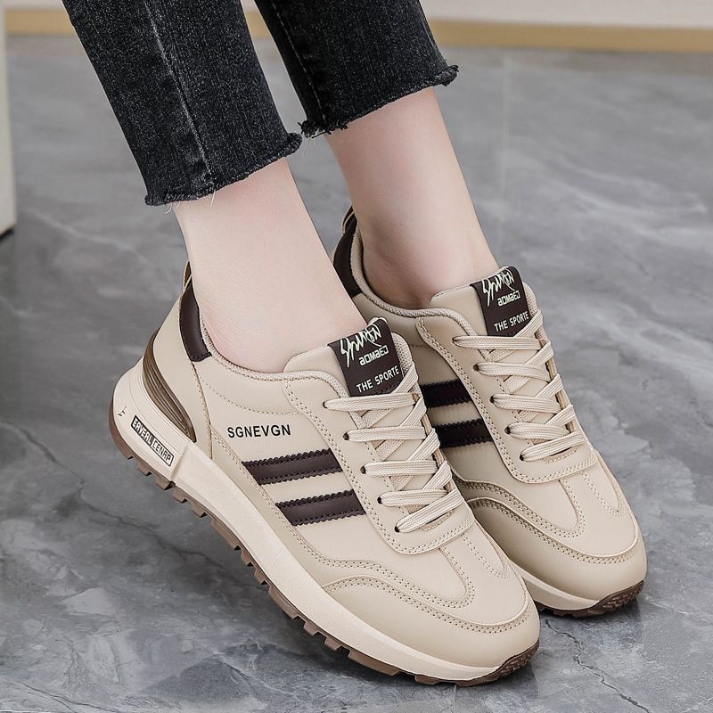 Damen Sportliche Sneakers mit dämpfender Sohle und modischen Akzenten EB