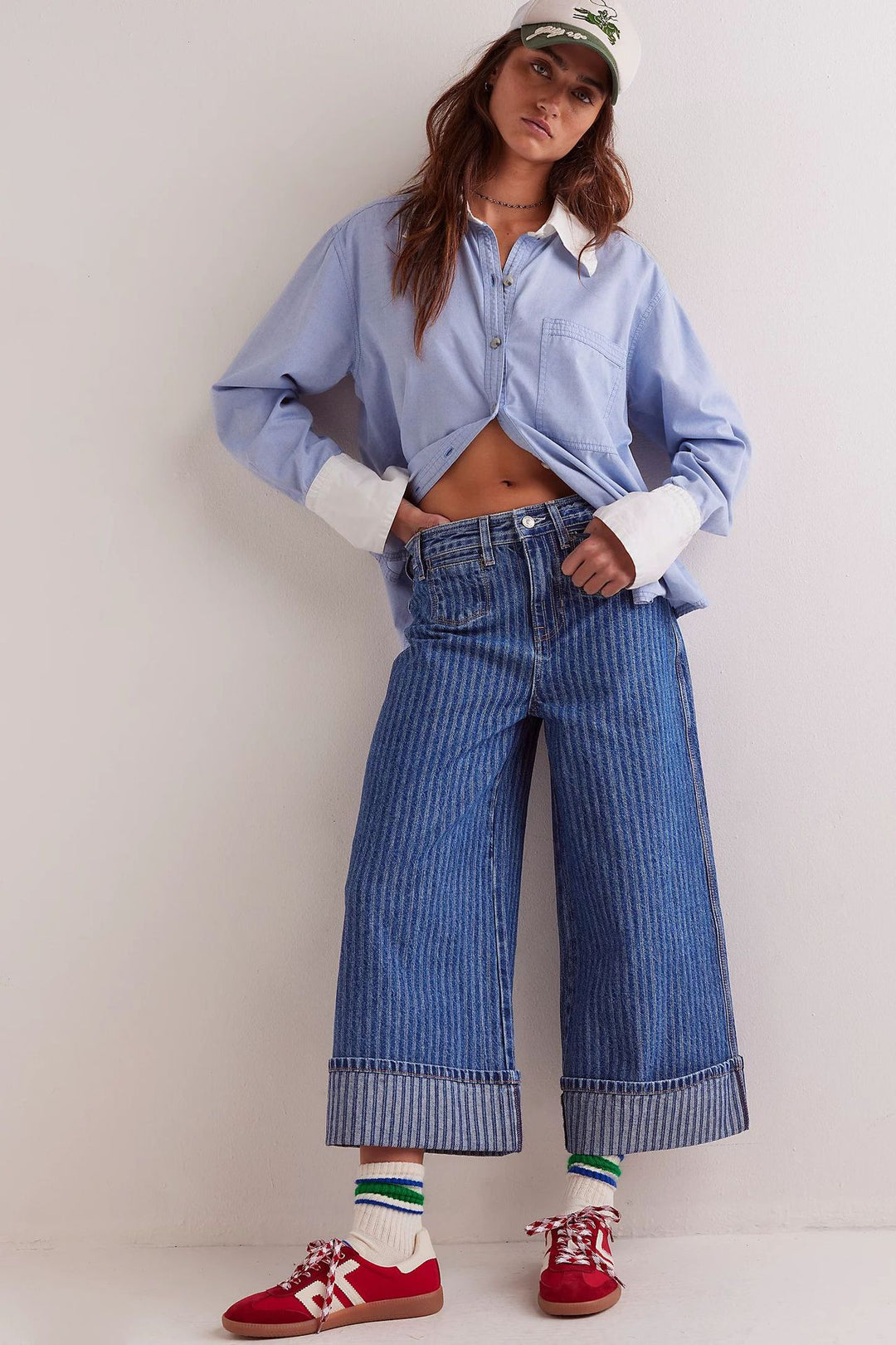 Damen Elegante weit geschnittene Jeans mit aufgenähten Streifen EB