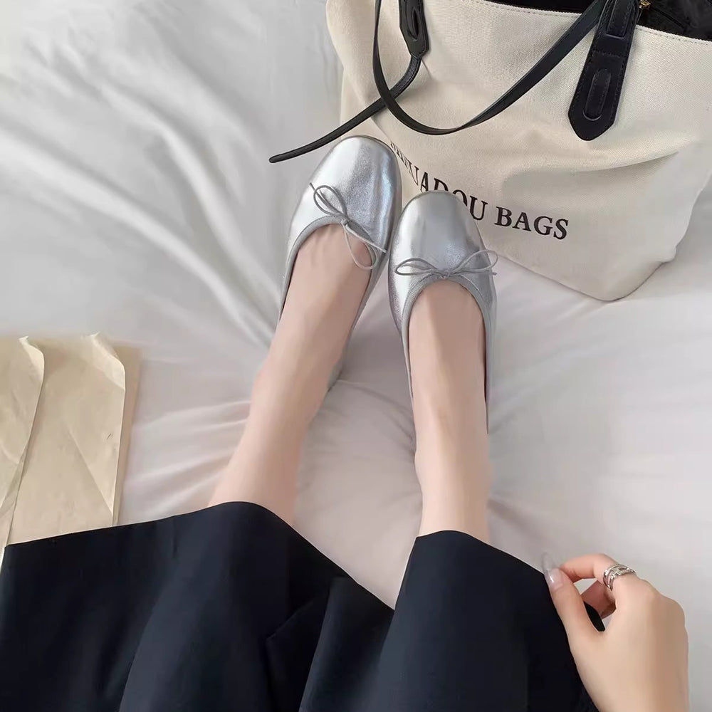 Damen Elegante Ballerinas mit schimmerndem Metallic-Finish und zierlichem Schleifenakzent EB