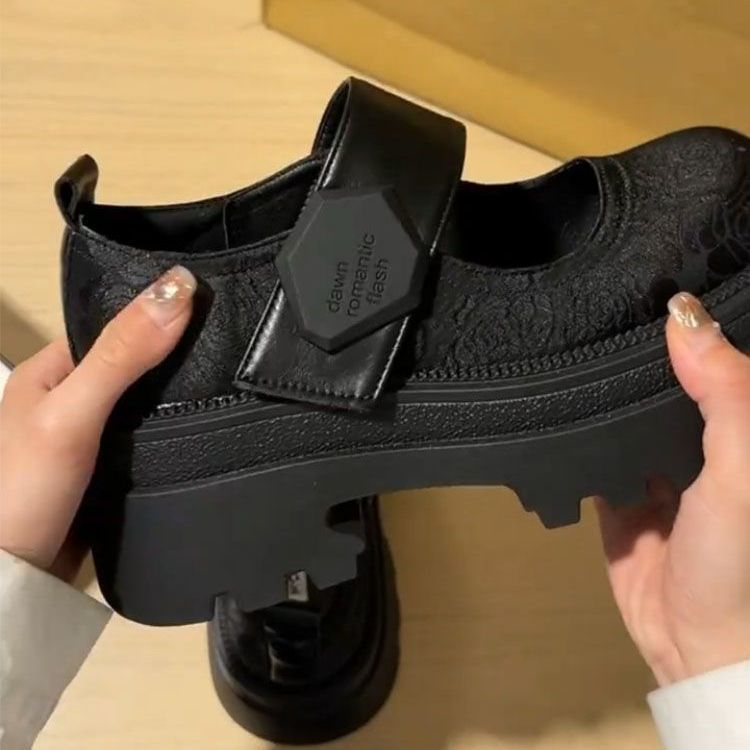 Damen Modische Slip-On Clogs mit robustem Profil und Druckmuster EB