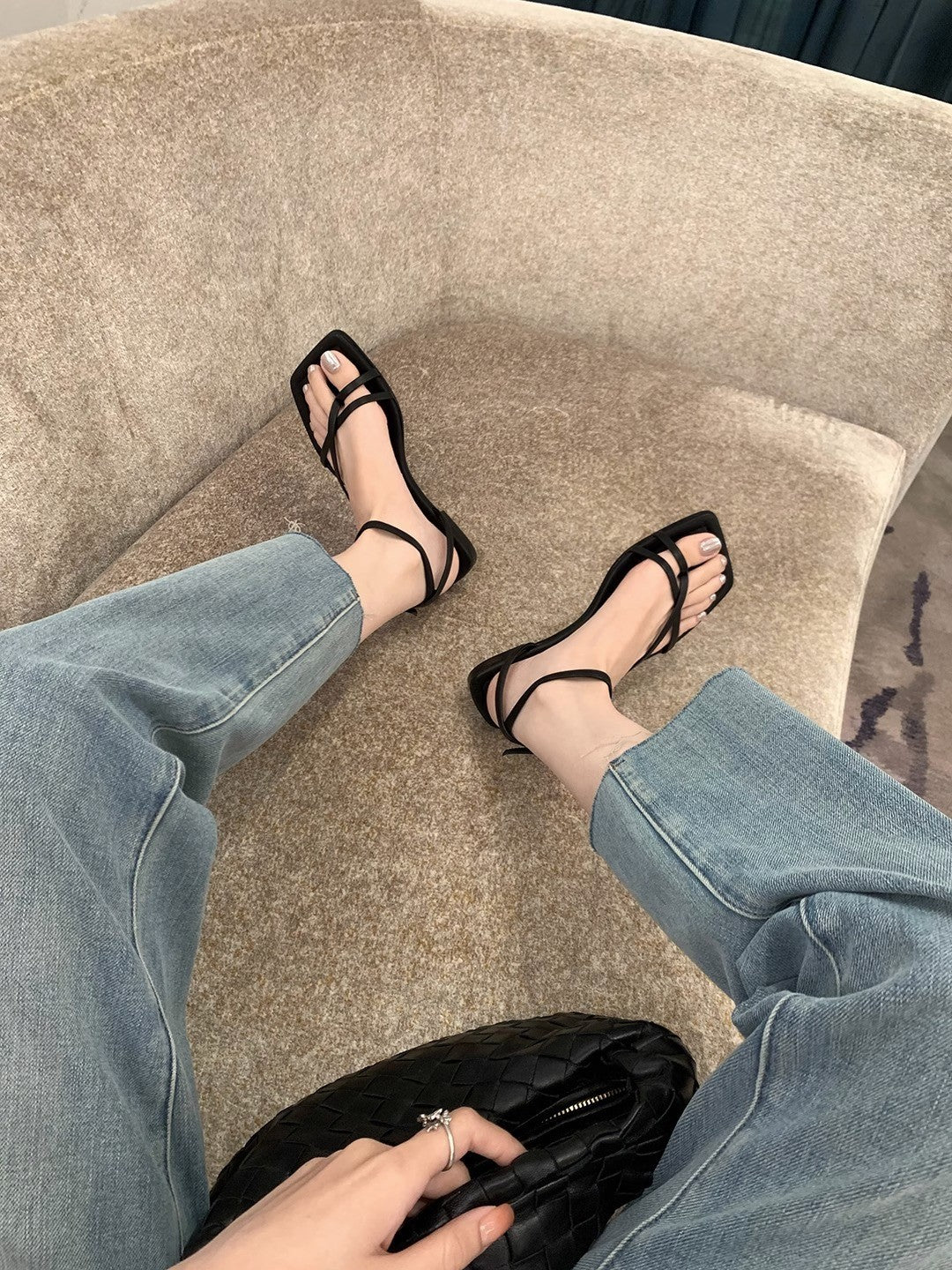 Damen elegante flache Sandalen mit durchbrochenem Riemendesign EB