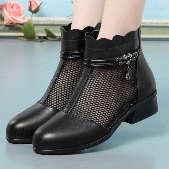 Damen Exklusive Ankle Boots mit dekorativem Netzdesign und elegantem Schmuckdetail EB