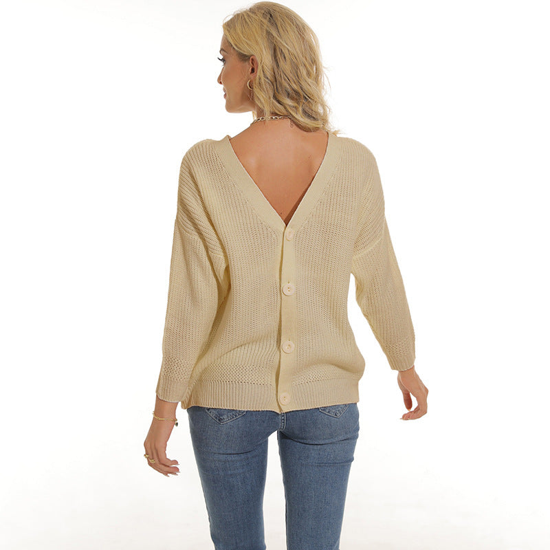 Damen Strickjacke mit tiefem V-Ausschnitt und dekorativer Knopfleiste EB