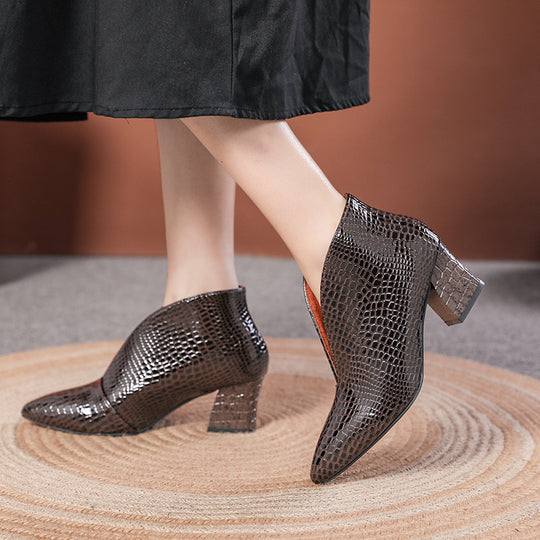 Damen Elegante Stiefeletten mit Kroko-Optik und trendigem Blockabsatz EB