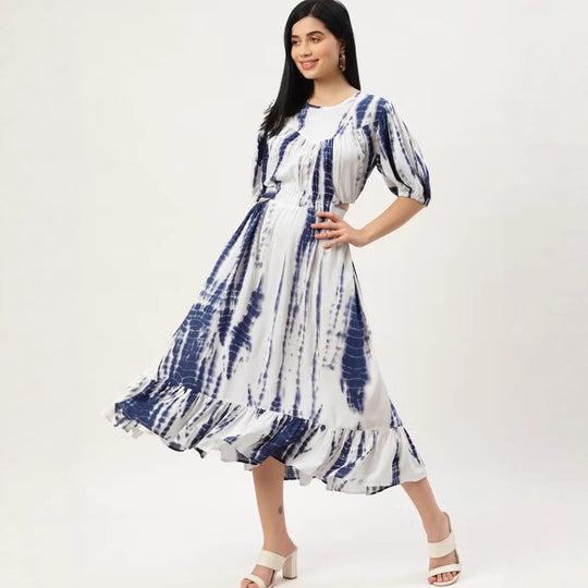 Damen Midikleid mit Batikprint, tailliertem Schnitt, seitlichem Cut-Out und Volant-Saum EB