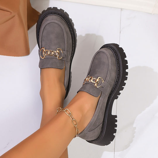 Damen modische Mokassins mit robustem Profil und stilvollem Ketten-Detail EB