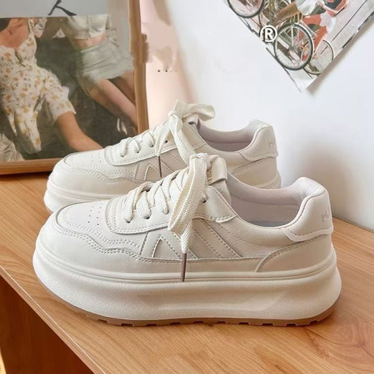 Damen Trendige Chunky Sneakers mit stilvollem Plateau und modischen Akzenten EB