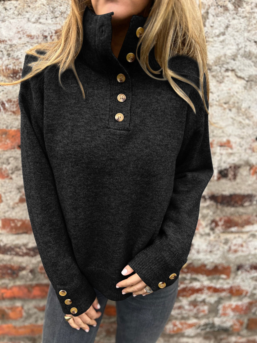 Damen modischer Strickpullover mit Knopfdetails und hohem Kragen EB