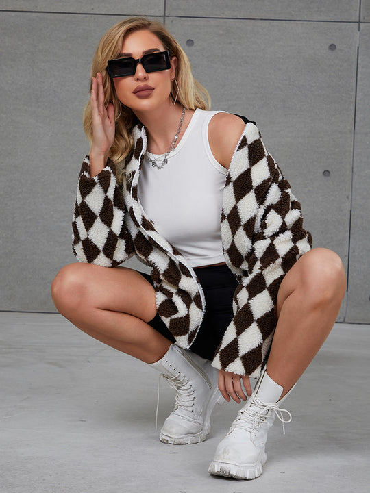 Damen Flauschige Steppjacke mit modernem Karomuster und praktischen Taschen EB