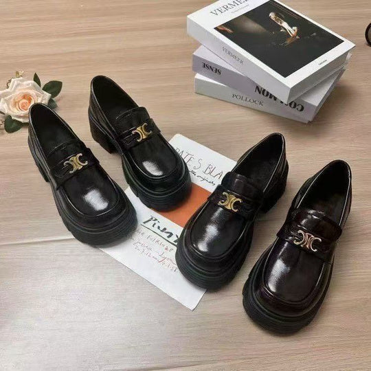 Damen Elegante Loafer mit goldenen Akzenten und dicker Sohle EB