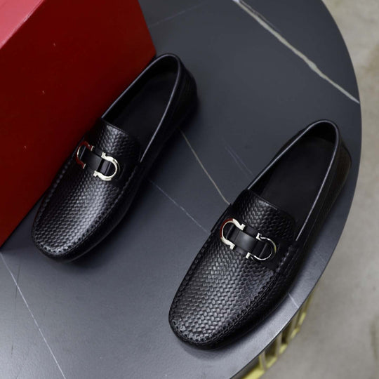 Damen Mokassin mit geflochtenem Leder und modischem Schnallen-Detail EB