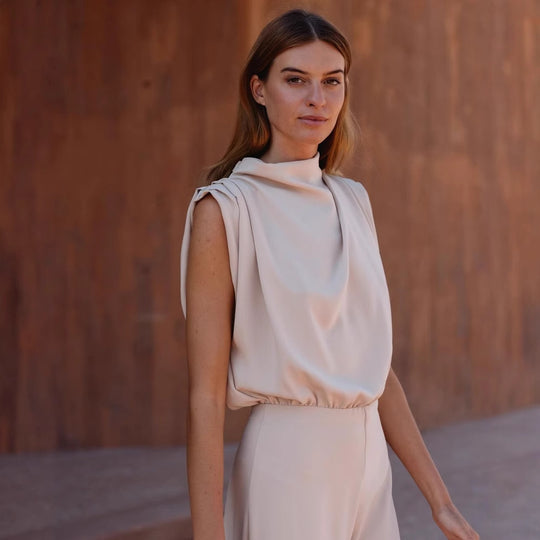 Damen Eleganter Jumpsuit mit hochgeschlossenem Kragen und weiten Beinen EB