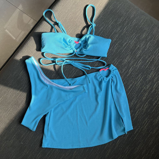 Damen Sportlicher Bikini mit Bandeau-Oberteil und lässigem Rock EB