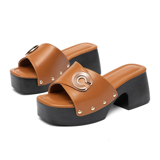 Damen modische Plattform-Sandalen mit glänzendem Detail und komfortablem Absatz EB