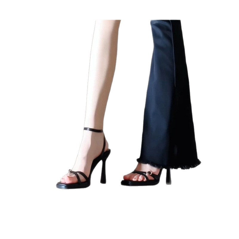 Damen elegante Sandaletten mit modischen Akzenten EB