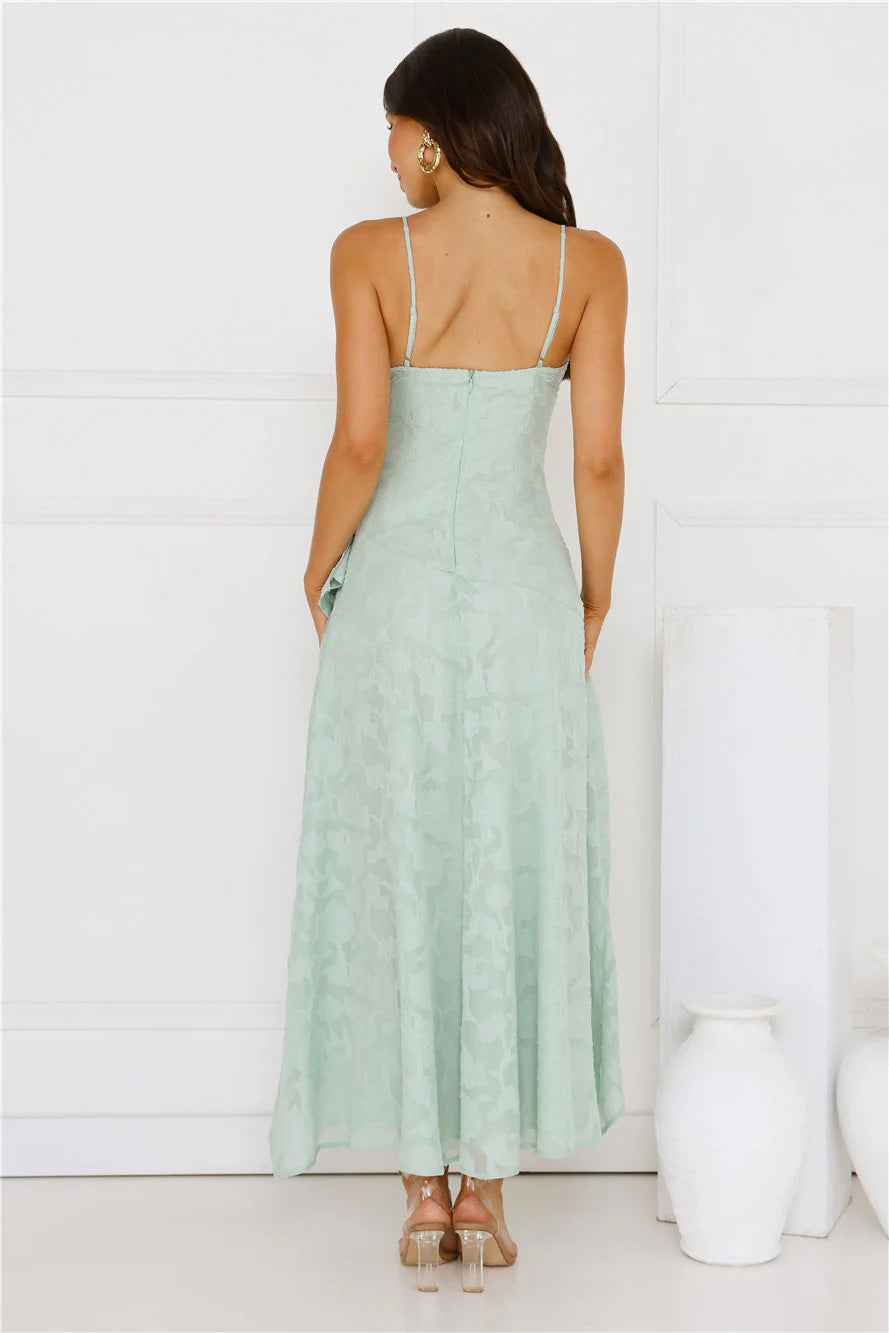 Damen Elegantes asymmetrisches Abendkleid mit feinen Spaghetti-Trägern und Rüschen EB