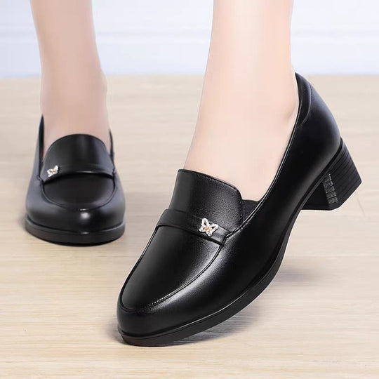 Damen Elegante Mokassins mit modischem Kettendetail und komfortablem Blockabsatz EB