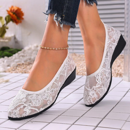 Damen Ballerinas mit filigranem Spitzenbesatz und rutschfester Sohle EB