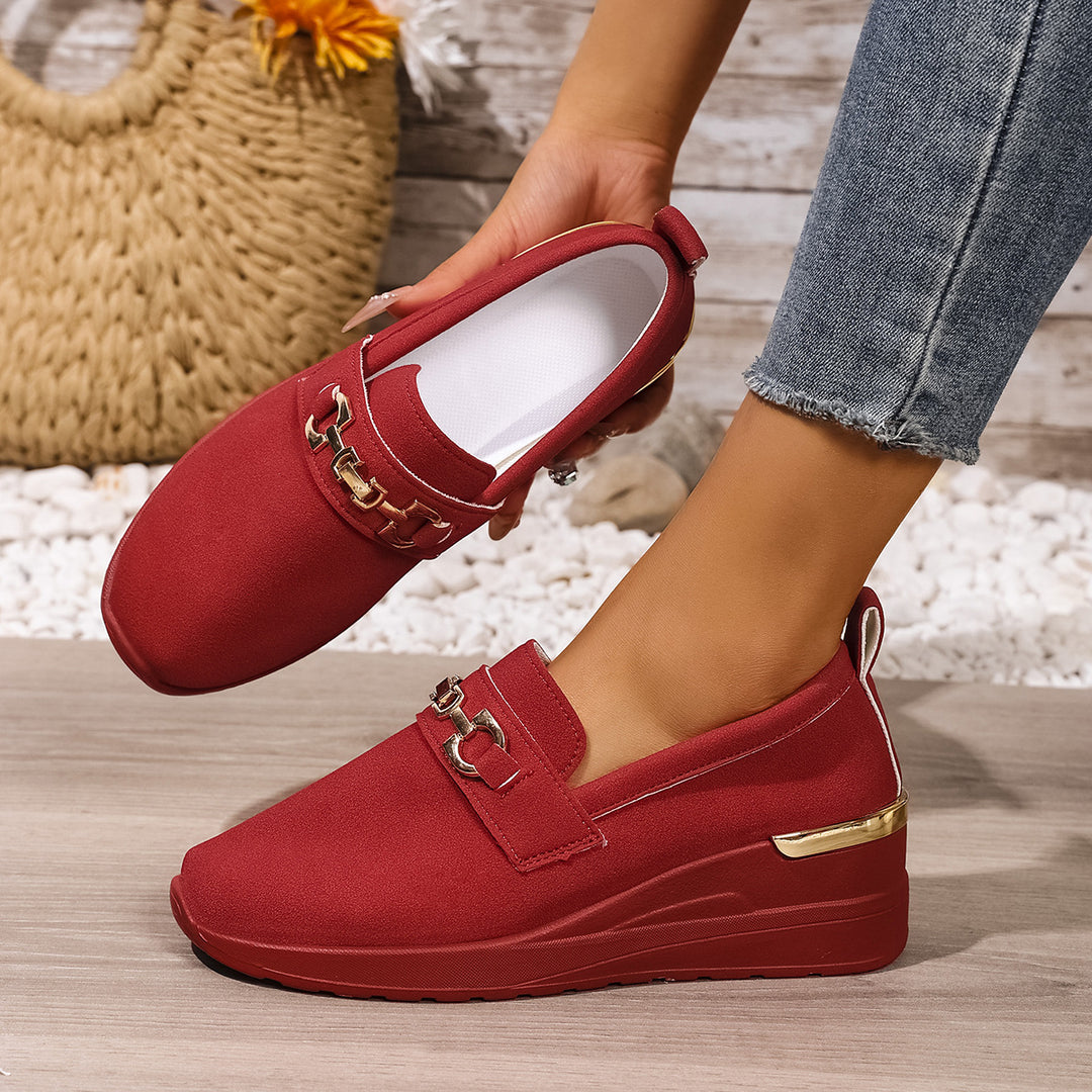 Damen Slip-On Sneakers mit modischem Dekor und dämpfendem Fußbett EB