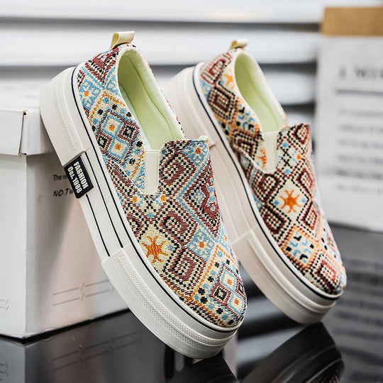 Damen Modische Slip-On Sneakers mit einzigartigem gewebtem Design EB