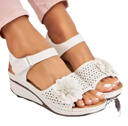 Damen elegante und komfortable Sandalen mit floralem Cut-Out-Design EB