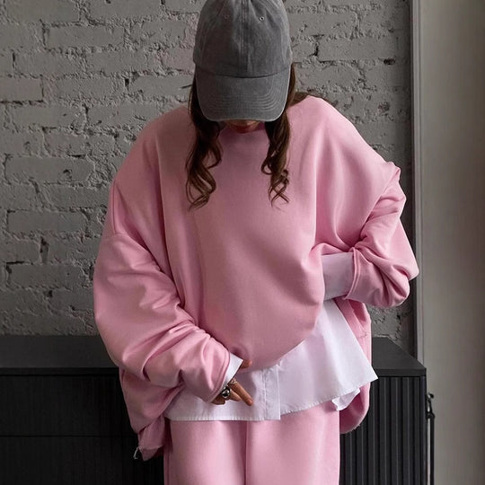 Damen oversized Lounge-Set mit ausgefranstem Saum, extra langem Sweatpullover und weiter hochgeschnittener Jogginghose EB