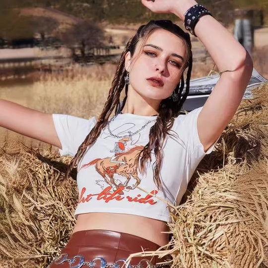 Damen Crop-Top mit kreativem Skeletthand-Motiv EB