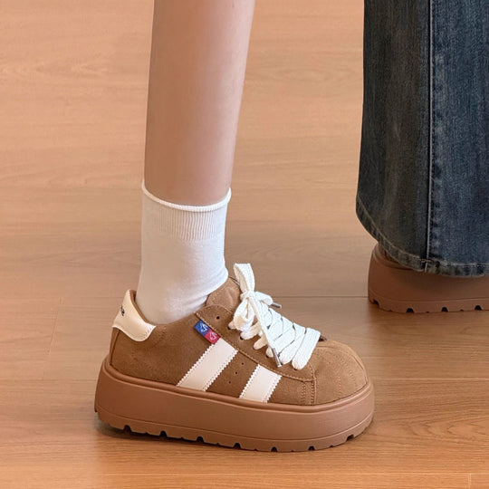 Damen Sportliche Sneaker mit robustem Wildleder-Obermaterial und stylisher Plateausohle EB