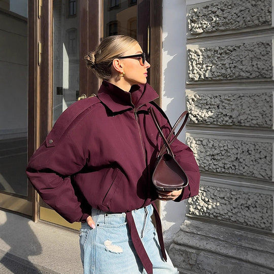 Damen Urbaner Oversized Steppjacke mit hohem Kragen und Gürtel EB