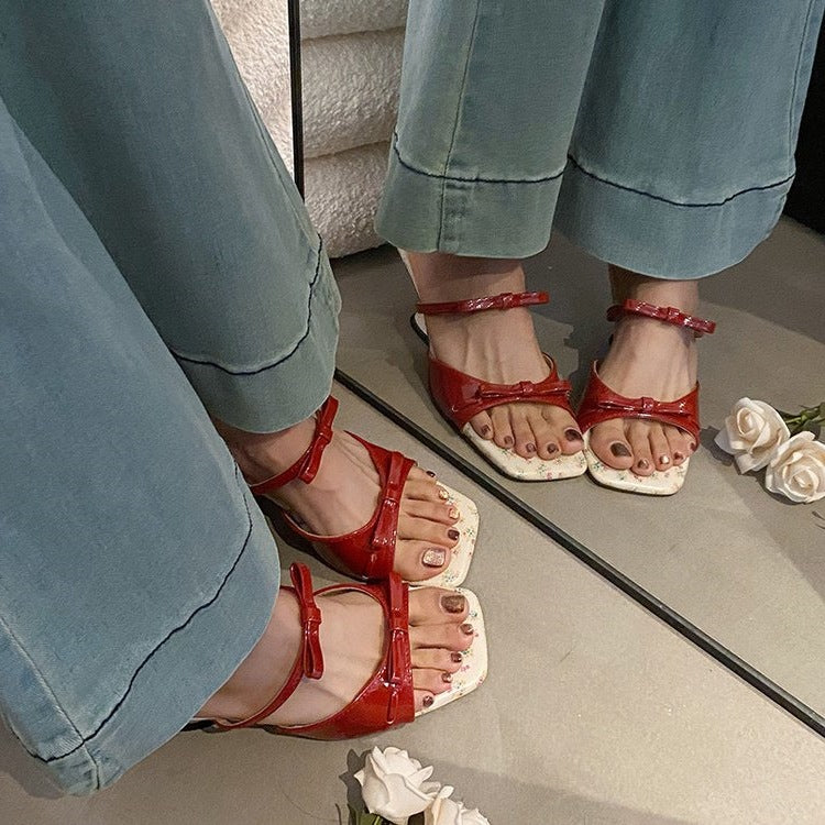 Damen modische Riemchen-Sandaletten mit floralem Design und elegantem Absatz EB