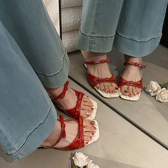 Damen modische Riemchen-Sandaletten mit floralem Design und elegantem Absatz EB