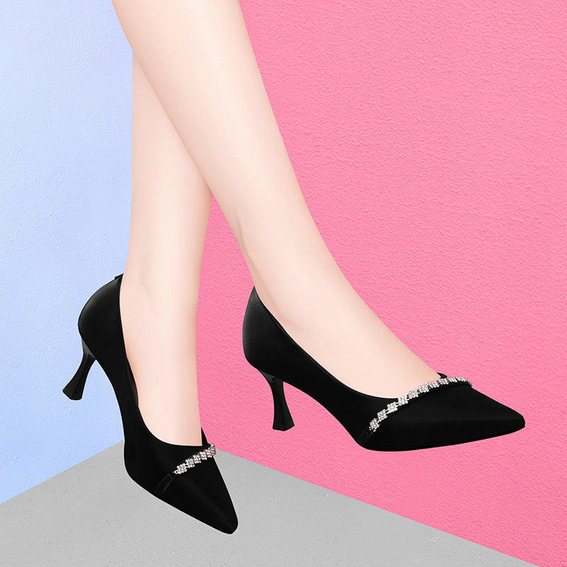 Damen elegante Pumps mit zierlichem Schmuckdetail EB