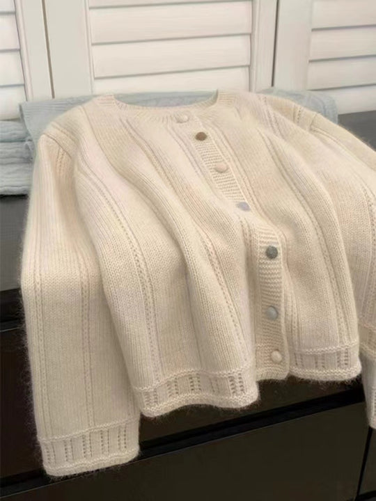 Damen Strickjacke mit dekorativem Rippdesign und Knopfverschluss EB