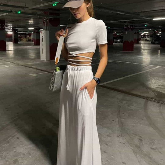 Damen sportliches Cropped-Oberteil mit verspieltem Schnitt und einzigartigem Banddesign EB