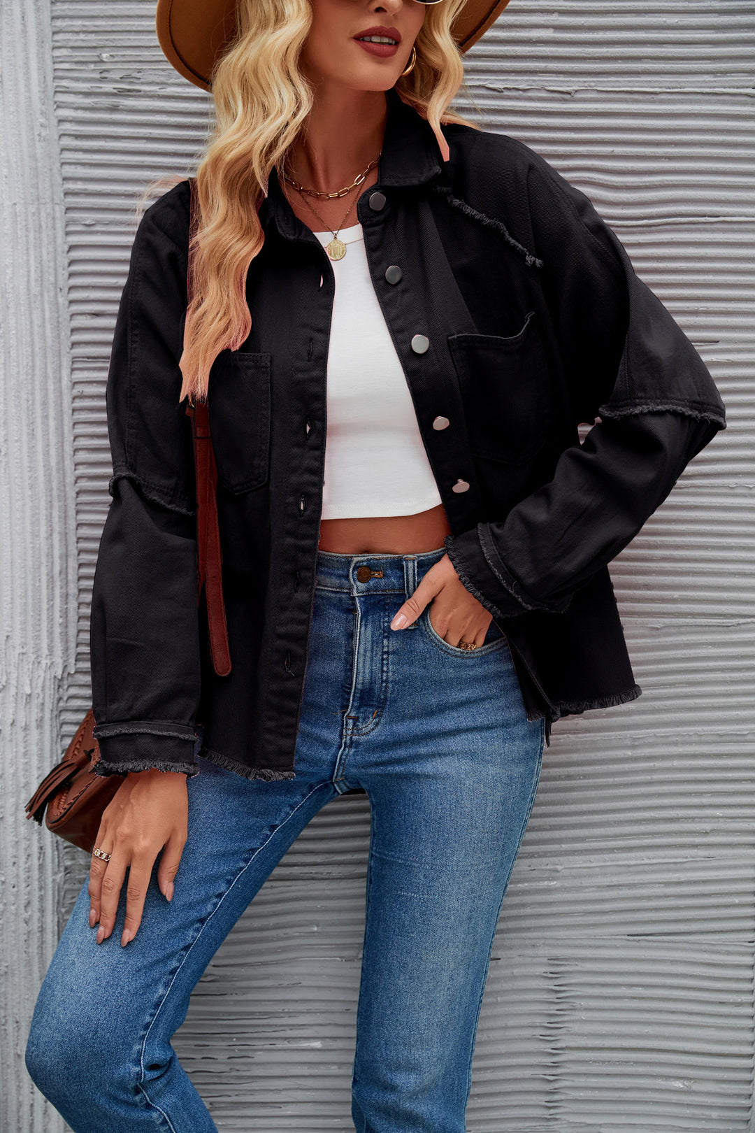 Damen Denimjacke mit lässigem Schnitt und fransigen Details EB