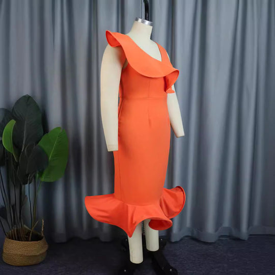 Damen Figurbetontes Kleid mit voluminösem Rüschenelement EB