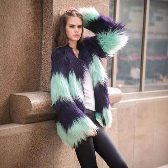 Damen Modischer Kunstpelzblazer mit strukturiertem Design und voluminösen Ärmeln EB