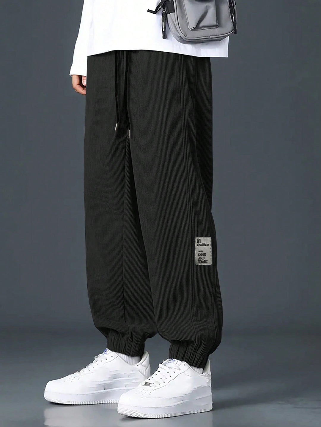 Herren nan Relax-Freizeithose aus feiner Breitkordstruktur mit Tunnelzug und elastischen Knöchelabschlüssen EB