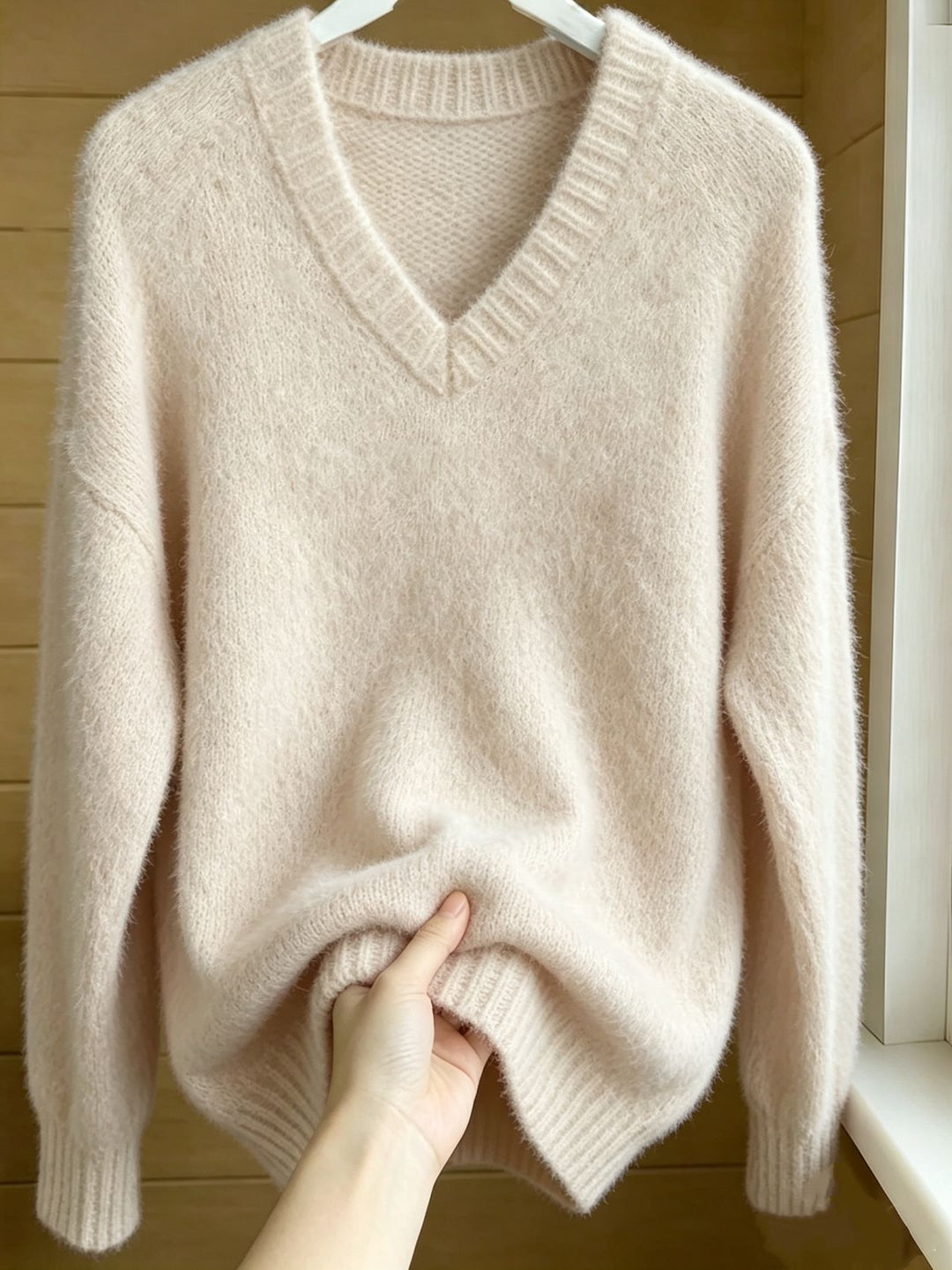 Damen Flauschiger Mohair-Mix Oversize-Pullover mit tiefem V-Kragen EB