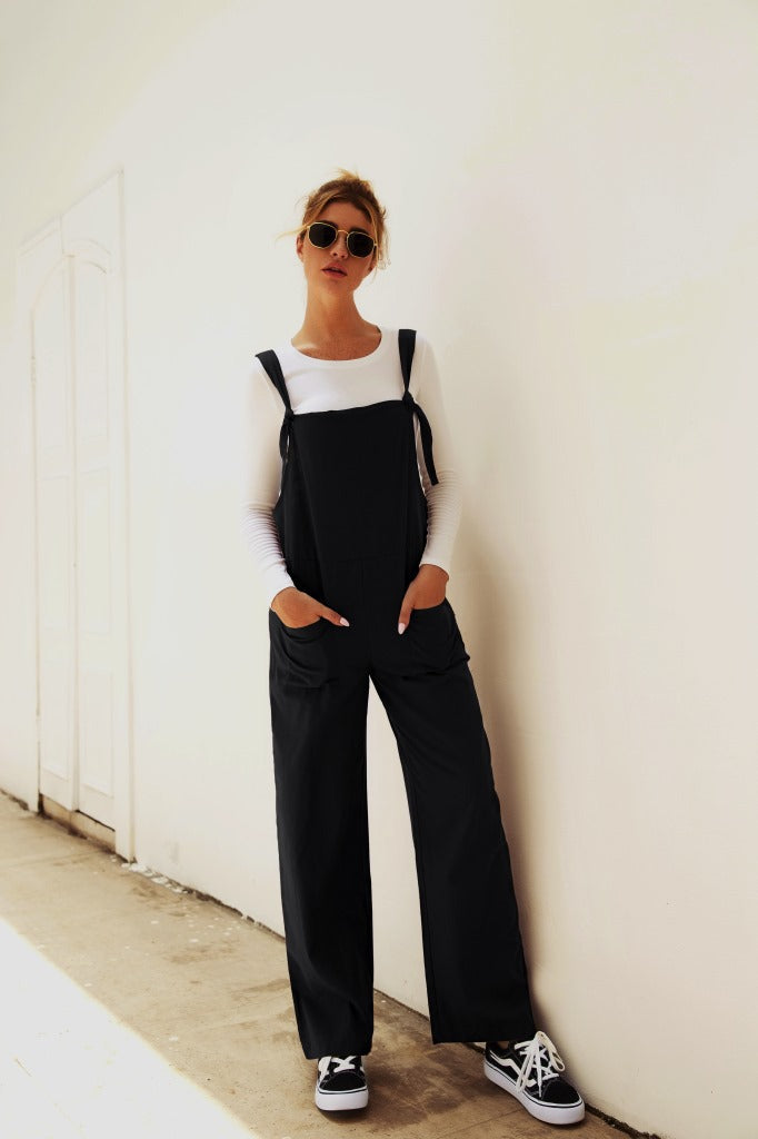 Damen Lässiger Jumpsuit mit praktischen Taschen und breiten Trägern EB