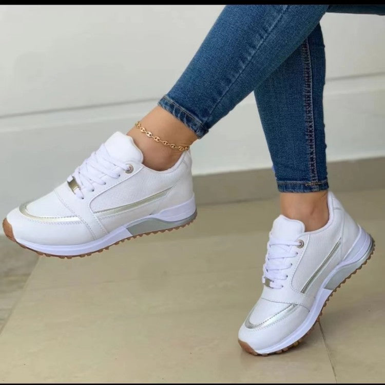 Damen  elegante City-Sneaker mit dezenter Metallic-Infusion, leicht gepolsterter Komfortsohle und profilierter Gummilaufsohle EB