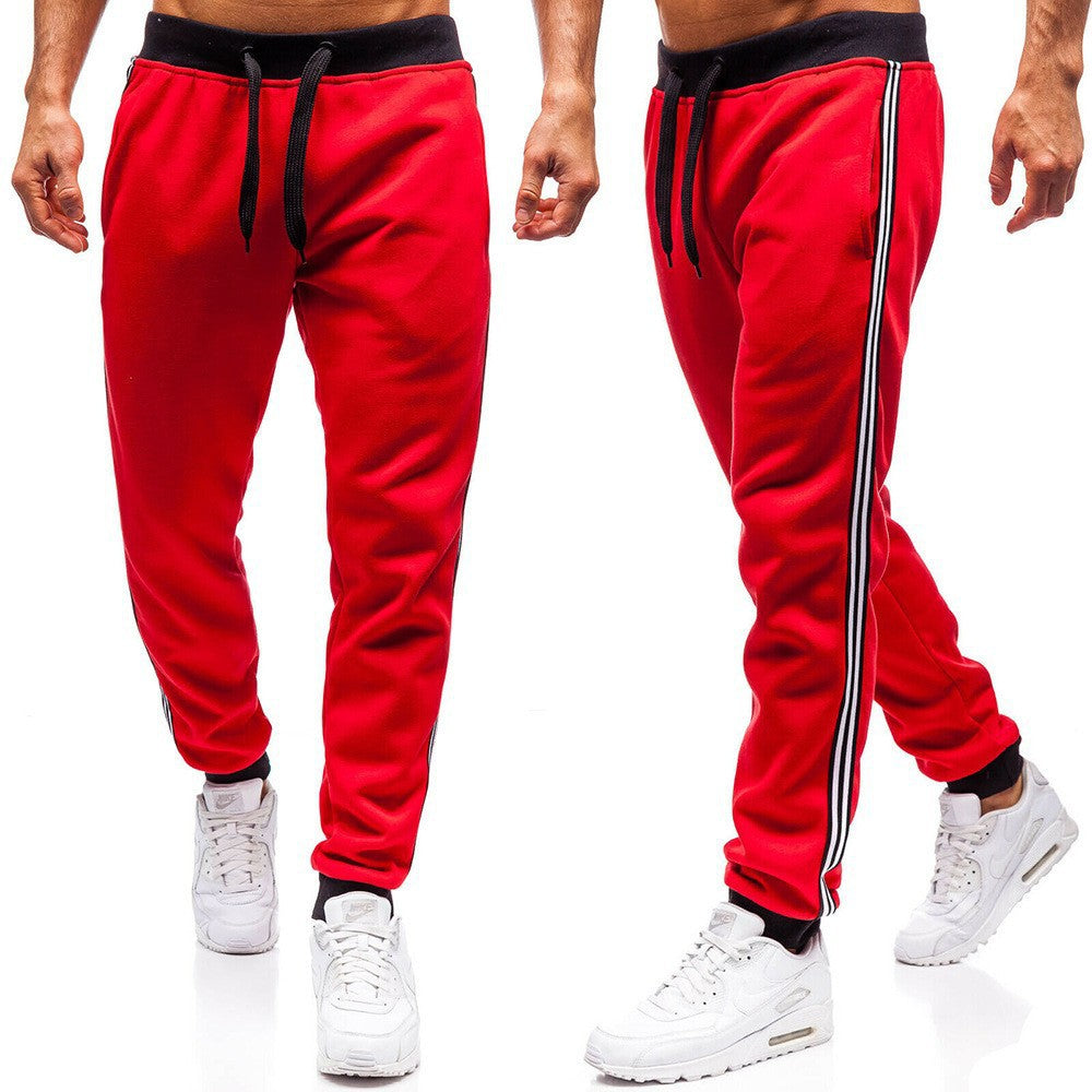 Herren Sportliche Jogginghose mit seitlichen Kontraststreifen EB