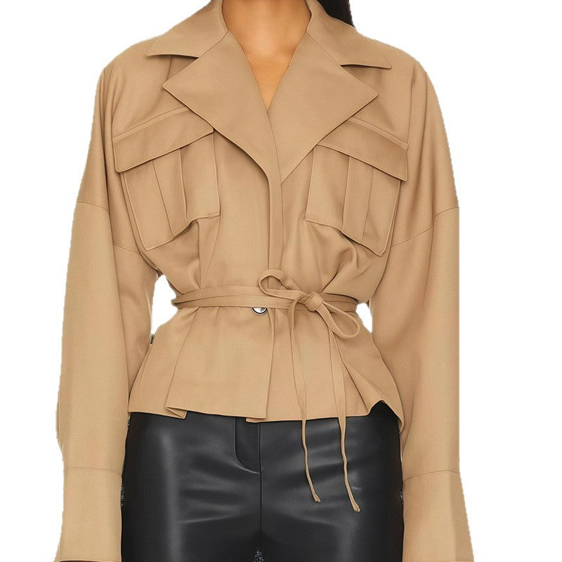 Damen elegante Jacke mit taillierter Silhouette und praktischen Taschen EB