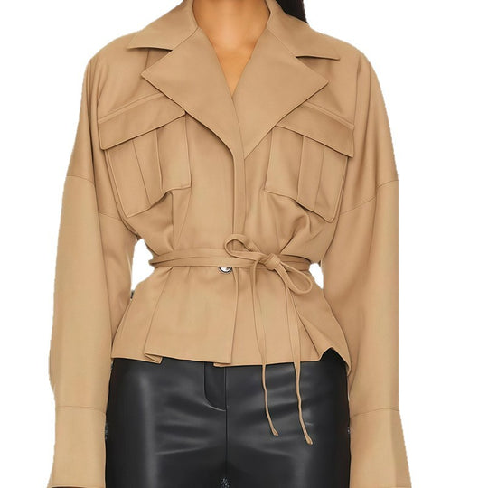 Damen elegante Jacke mit taillierter Silhouette und praktischen Taschen EB
