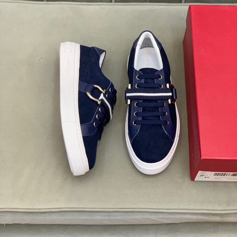 Damen Sneakers mit modischem Schnallen-Detail und rutschfester Sohle EB