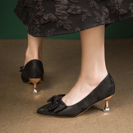 Damen elegante Spitzenpumps mit Perlenschleifenakzent EB