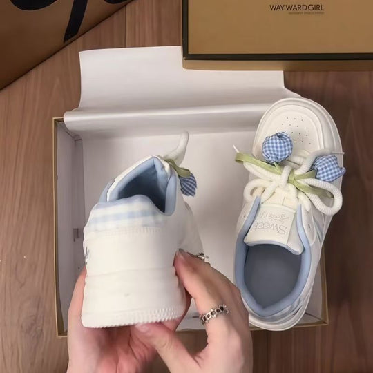 Damen Sneakers mit verspieltem Design und dekorativen Schleifen von EB