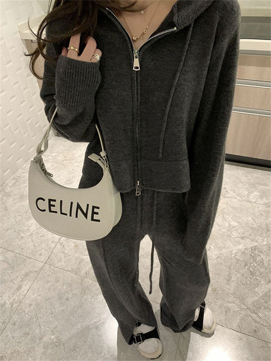 Damen lässiges Freizeit-Ensemble mit Kapuzenoberteil und weitem Bein EB